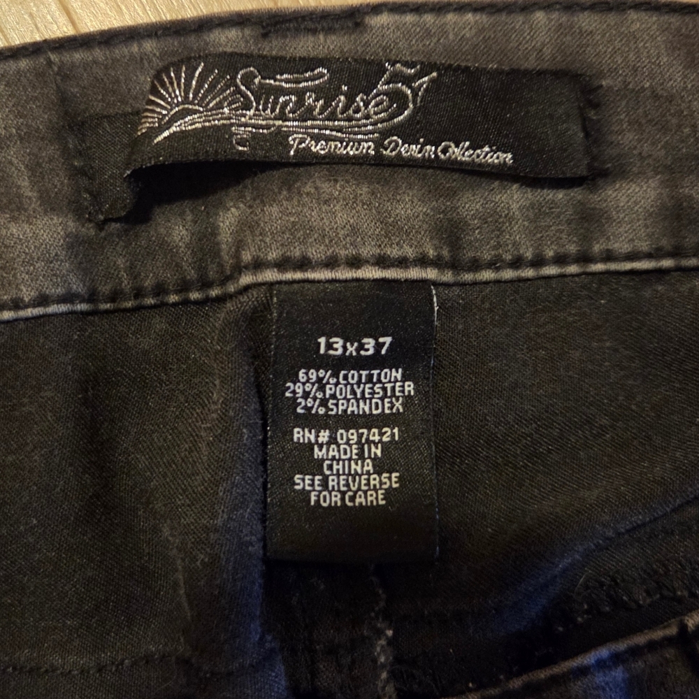 DISTRESSED JEANS!!! - Picture 5 of 5